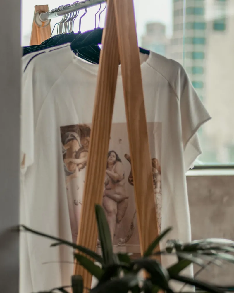 Retro Print Graphic Tee – Grey